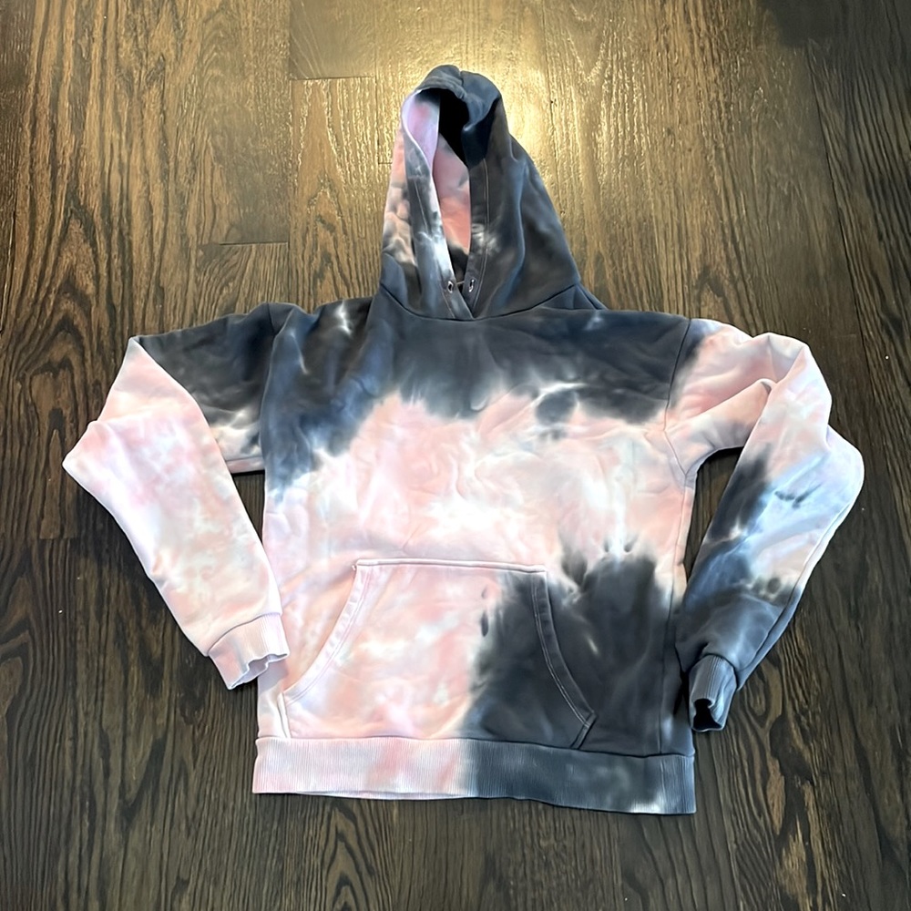KatieJ NYC trendy tie dye sweatshirt size   XL.